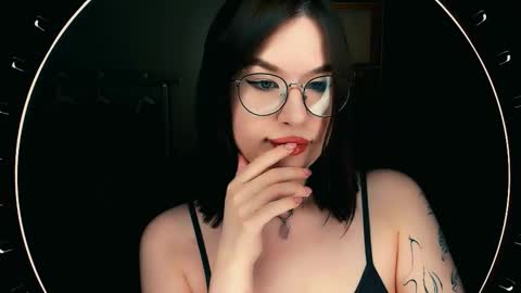 Snapshot of juicy_burrito chatting on November 17, 9:20 pm Bella online show from November 17, 9:20 pm