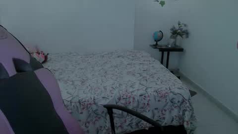 Snapshot of juicy_elenxx chatting on October 5, 6:06 pm EleN online show from October 5, 6:06 pm