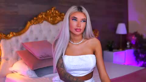Snapshot of juicy_jessye chatting on June 20, 7:49 pm Jessye online show from June 20, 7:49 pm
