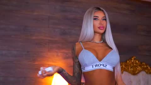 Snapshot of juicy_jessye chatting on June 21, 8:33 pm Jessye online show from June 21, 8:33 pm