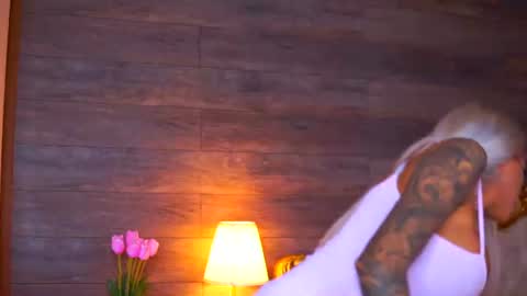 Snapshot of juicy_jessye chatting on June 28, 7:53 pm Jessye online show from June 28, 7:53 pm