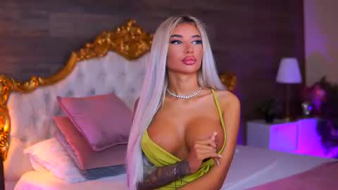 Snapshot of juicy_jessye chatting on July 2, 7:53 pm Jessye online show from July 2, 7:53 pm