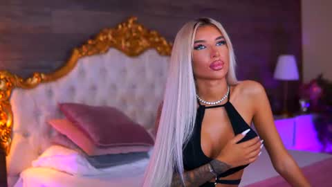 Snapshot of juicy_jessye chatting on July 6, 7:49 pm Jessye online show from July 6, 7:49 pm