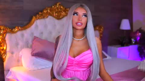 Snapshot of juicy_jessye chatting on July 13, 9:28 pm Jessye online show from July 13, 9:28 pm