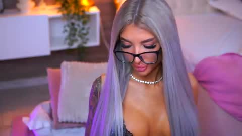 Snapshot of juicy_jessye chatting on July 14, 2:05 am Jessye online show from July 14, 2:05 am