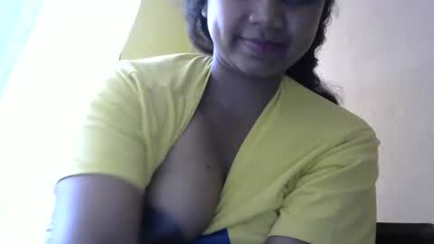 Snapshot of juicy_pretty chatting on October 4, 12:14 pm stellah online show from October 4, 12:14 pm