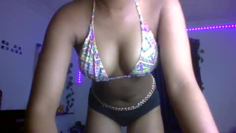 Snapshot of juicy_pussy1122 chatting on October 26, 7:36 am Emily online show from October 26, 7:36 am