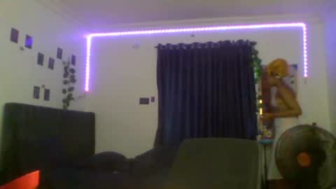 Snapshot of juicy_pussy1122 chatting on December 2, 4:46 pm Emily online show from December 2, 4:46 pm