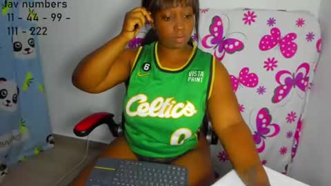 juicyass_babe online show from June 12, 6:45 am