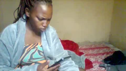 Snapshot of juicyicequeen chatting on March 18, 2:47 am juicyicequeen online show from March 18, 2:47 am