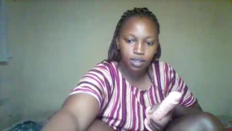 Snapshot of juicyicequeen chatting on March 23, 3:54 am juicyicequeen online show from March 23, 3:54 am