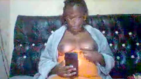 Snapshot of juicyicequeen chatting on March 25, 3:01 am juicyicequeen online show from March 25, 3:01 am