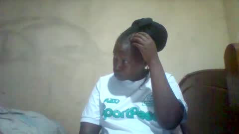 Snapshot of juicyicequeen chatting on June 7, 2:43 pm juicyicequeen online show from June 7, 2:43 pm