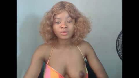 juicynpinkx online show from March 18, 8:28 am