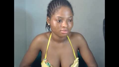 juicynpinkx online show from April 30, 8:09 am