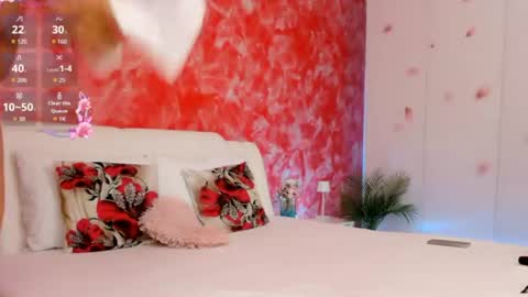 juicyolivia_ online show from June 12, 4:33 am
