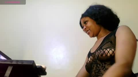 Juicy Bumbum online show from June 18, 1:39 am