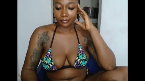 juicyxpink online show from November 23, 11:37 pm