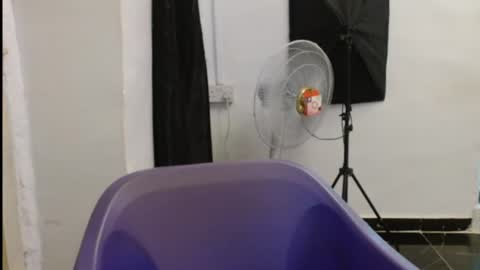 juicyxpink online show from June 13, 7:06 am