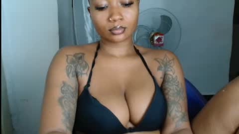 juicyxpink online show from June 30, 11:28 pm