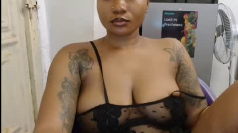juicyxpink online show from August 5, 12:46 am