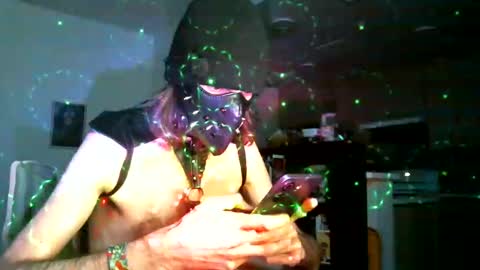 Snapshot of jukeb0x77 chatting on November 23, 5:07 am Juk3B0x77 online show from November 23, 5:07 am