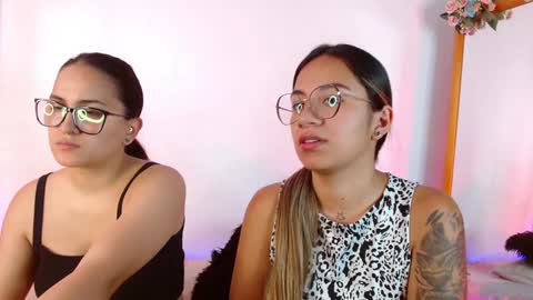 Snapshot of jules_n_gia chatting on December 20, 4:57 pm Jules and Gia online show from December 20, 4:57 pm