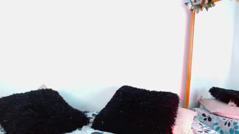 Snapshot of jules_n_gia chatting on December 29, 3:24 pm Jules and Gia online show from December 29, 3:24 pm