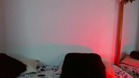 Snapshot of jules_n_gia chatting on December 30, 11:37 am Jules and Gia online show from December 30, 11:37 am