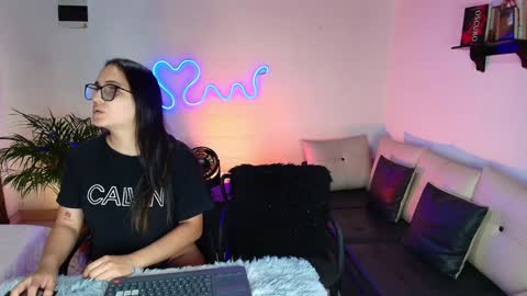 Snapshot of jules_n_gia chatting on January 30, 11:45 pm Jules and Gia online show from January 30, 11:45 pm