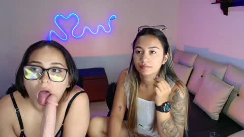 Snapshot of jules_n_gia chatting on February 3, 9:18 pm Jules and Gia online show from February 3, 9:18 pm