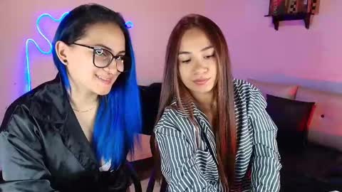 Snapshot of jules_n_gia chatting on March 8, 9:29 pm Jules and Gia online show from March 8, 9:29 pm