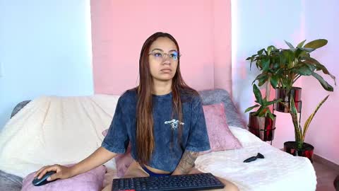 Snapshot of jules_n_gia chatting on September 17, 3:14 pm Jules and Gia online show from September 17, 3:14 pm