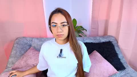 Snapshot of jules_n_gia chatting on October 17, 3:47 pm Jules and Gia online show from October 17, 3:47 pm