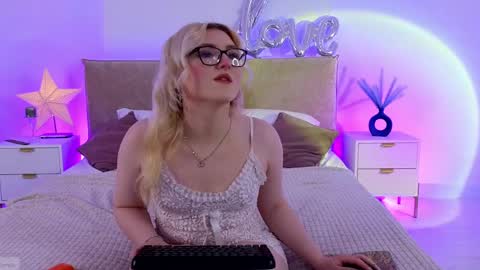 Snapshot of jules_nightt chatting on May 25, 9:21 pm Jules Nightt online show from May 25, 9:21 pm