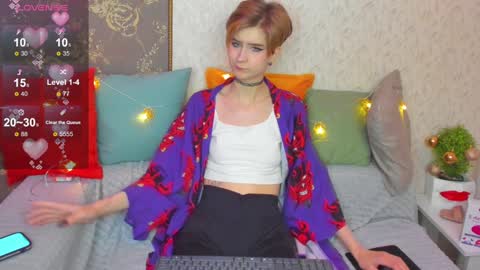 Snapshot of julescrown chatting on December 9, 4:12 am Jules online show from December 9, 4:12 am