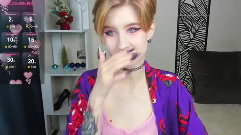 Snapshot of julescrown chatting on December 14, 1:17 am Jules online show from December 14, 1:17 am