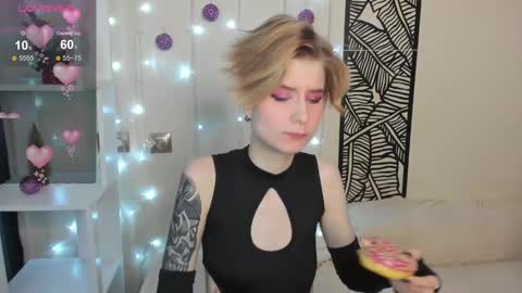 Snapshot of julescrown chatting on January 7, 4:39 am Jules online show from January 7, 4:39 am