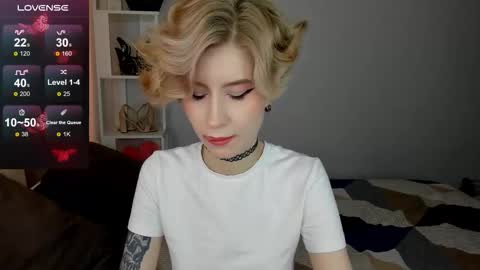 Snapshot of julescrown chatting on September 18, 12:45 am Jules online show from September 18, 12:45 am