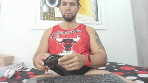 Snapshot of juleslatin122 chatting on January 23, 12:09 pm Jules online show from January 23, 12:09 pm