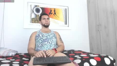 Snapshot of juleslatin122 chatting on January 29, 1:16 am Jules online show from January 29, 1:16 am