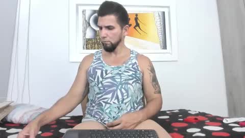 Snapshot of juleslatin122 chatting on January 30, 12:39 am Jules online show from January 30, 12:39 am