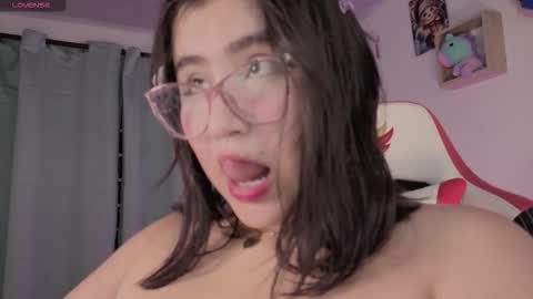 Snapshot of juli_1213 chatting on December 5, 4:32 am Juliana online show from December 5, 4:32 am