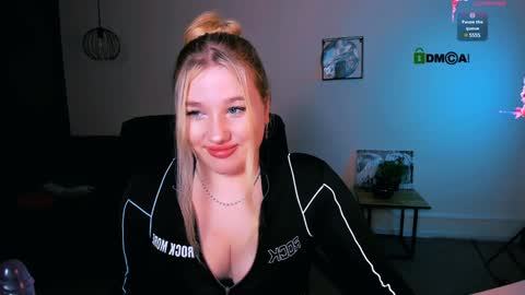 Snapshot of juli_kisss chatting on January 10, 8:26 pm juli kisss online show from January 10, 8:26 pm