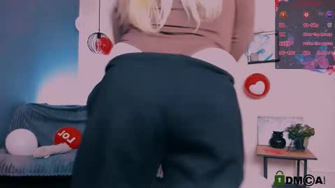 Snapshot of juli_kisss chatting on February 20, 4:03 pm juli kisss online show from February 20, 4:03 pm