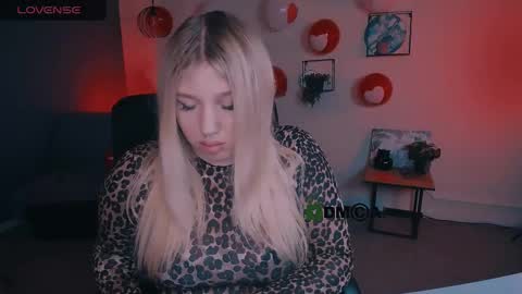 Snapshot of juli_kisss chatting on February 21, 9:34 am juli kisss online show from February 21, 9:34 am