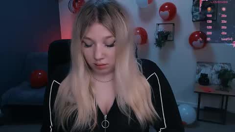 Snapshot of juli_kisss chatting on February 24, 12:37 pm juli kisss online show from February 24, 12:37 pm