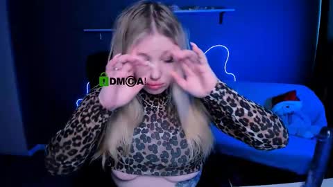 Snapshot of juli_kisss chatting on March 4, 9:40 am juli kisss online show from March 4, 9:40 am