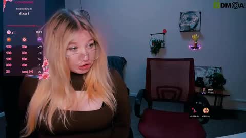 Snapshot of juli_kisss chatting on March 6, 2:41 am juli kisss online show from March 6, 2:41 am