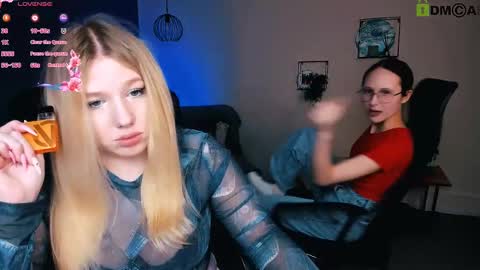 Snapshot of juli_kisss chatting on March 12, 11:01 pm juli kisss online show from March 12, 11:01 pm